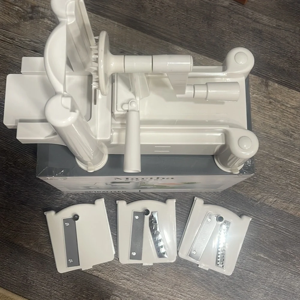 Marta Steward table spiralizer
